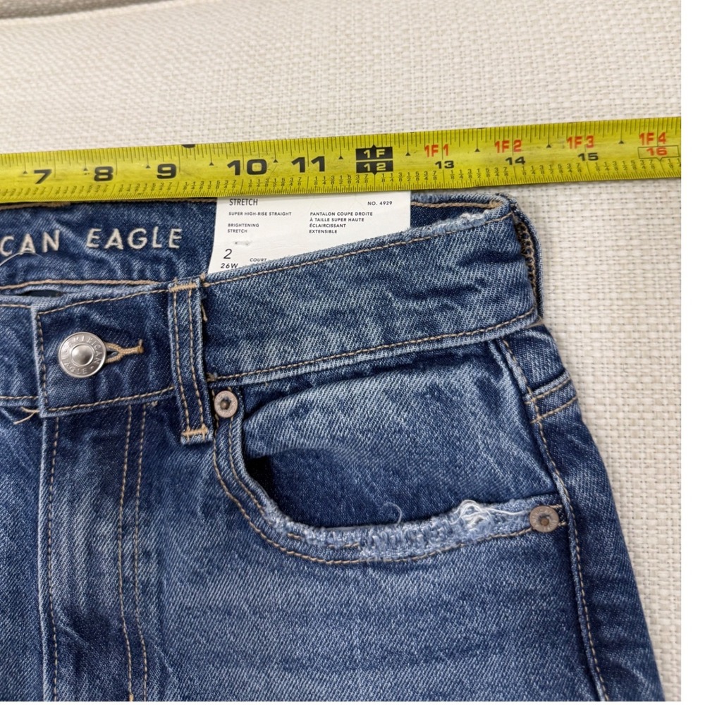 American Eagle Super High-Rise Straight Womens 2 Short Blue Frayed Hem NWT - Picture 2 of 9